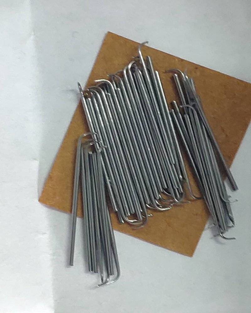 Ventilating needles for wigs
